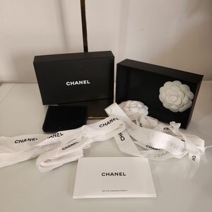 CHANEL Ribbons box flowers etc